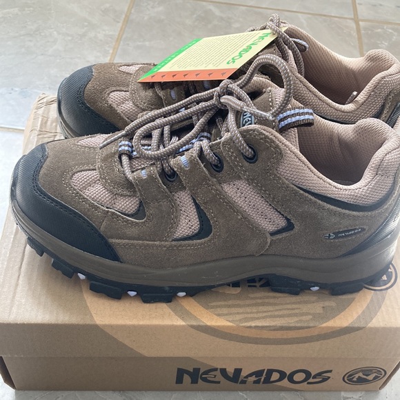 Women Hiking Shoes 7.5 - Picture 3 of 5